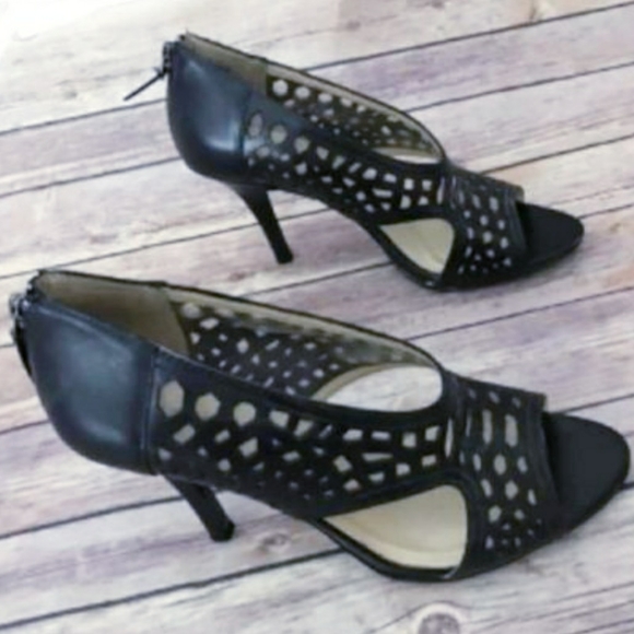 Tahari Mesh Cut Out Heels - Size 8 - Picture 4 of 6